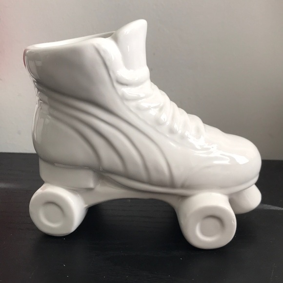 Bullseye Accents Bullseye All White Ceramic Retro Roller Skate
